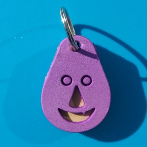 Lila, Nevető kulcstartó. Vidám gyerekeknek, vicces felnőtteknek, humoros öregeknek vagy szomorúaknak ajándékba. , Táska & Tok, Kulcstartó & Táskadísz, Kulcstartó, Ékszerkészítés, Gravírozás, pirográfia, MESKA