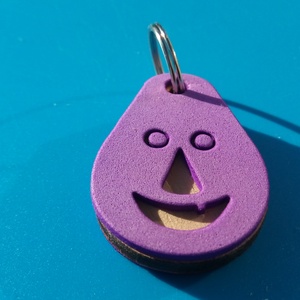Lila, Nevető kulcstartó. Vidám gyerekeknek, vicces felnőtteknek, humoros öregeknek vagy szomorúaknak ajándékba.  - táska & tok - kulcstartó & táskadísz - kulcstartó - Meska.hu