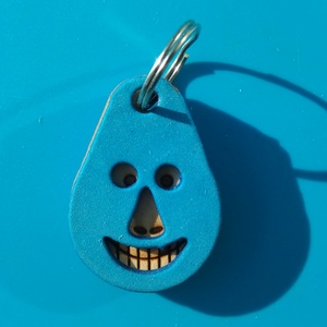 Kék, Vidám Busó kulcstartó. Gumírozott felület, gravírozott alappal. Vidámaknak jár, búsulóknak vidító ajándék., Táska & Tok, Kulcstartó & Táskadísz, Kulcstartó, Ékszerkészítés, Gravírozás, pirográfia, MESKA