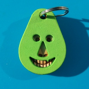 Zöld, Vidám Busó kulcstartó. Gumírozott felület, gravírozott alappal. Vidámaknak jár, búsulóknak vidító ajándék., Táska & Tok, Kulcstartó & Táskadísz, Kulcstartó, Ékszerkészítés, Gravírozás, pirográfia, MESKA