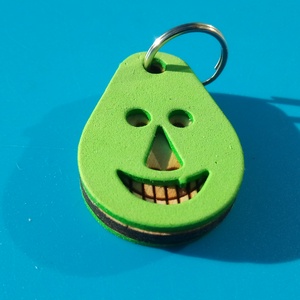 Zöld, Vidám Busó kulcstartó. Gumírozott felület, gravírozott alappal. Vidámaknak jár, búsulóknak vidító ajándék. - táska & tok - kulcstartó & táskadísz - kulcstartó - Meska.hu