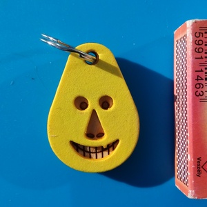 Sárga, Vidám Busó kulcstartó. Gumírozott felület, gravírozott alappal. Vidámaknak jár, búsulóknak vidító ajándék. - táska & tok - kulcstartó & táskadísz - kulcstartó - Meska.hu