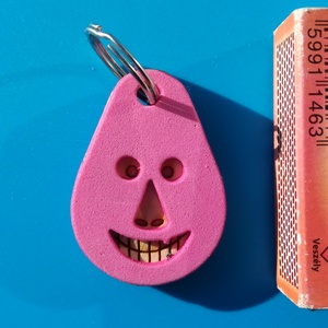 Rózsaszín, Vidám Busó kulcstartó. Gumírozott felület, gravírozott alappal. Vidámaknak jár, búsulóknak vidító ajándék. - táska & tok - kulcstartó & táskadísz - kulcstartó - Meska.hu