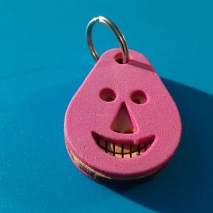 Rózsaszín, Vidám Busó kulcstartó. Gumírozott felület, gravírozott alappal. Vidámaknak jár, búsulóknak vidító ajándék. - táska & tok - kulcstartó & táskadísz - kulcstartó - Meska.hu
