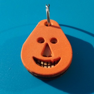 Narancssárga, Vidám Busó kulcstartó. Gumírozott felület gravírozott alappal. Vidámaknak jár, búsulóknak vidító ajándék - táska & tok - kulcstartó & táskadísz - kulcstartó - Meska.hu