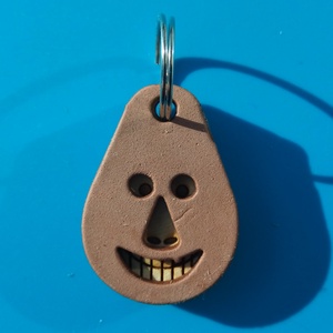 Barna, Vidám Busó kulcstartó. Gumírozott felület, gravírozott alappal. Vidámaknak jár, búsulóknak vidító ajándék., Táska & Tok, Kulcstartó & Táskadísz, Kulcstartó, Ékszerkészítés, Gravírozás, pirográfia, MESKA