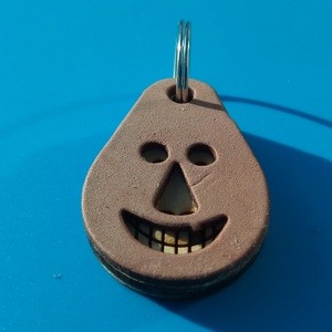 Barna, Vidám Busó kulcstartó. Gumírozott felület, gravírozott alappal. Vidámaknak jár, búsulóknak vidító ajándék. - táska & tok - kulcstartó & táskadísz - kulcstartó - Meska.hu