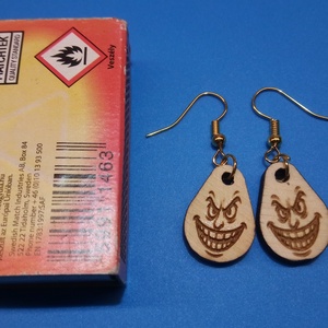 Gonosz vigyor vagy szende szűz? Fülbevaló mind. Vicces, humoros, vidám felnőttnek, fiatalnak. Szilveszterre, házibuliba. - esküvő - ékszer - fülbevaló - Meska.hu