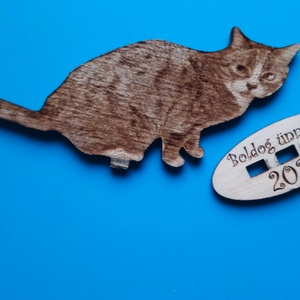 Saját fotód alapján készített gravírozott vitrin dísz. Egyedi talpfelirattal, kétoldalas kidolgozással. (2 db csomag.) - esküvő - dekoráció - asztaldísz - Meska.hu