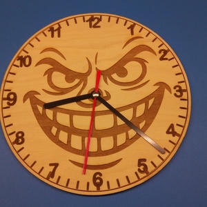 Gonosz mosoly falióra. Gyereknek, felnőttnek, ha szeretik az effajta, groteszk humort. Nappaliba, hálószobába, garázsba., Otthon & Életmód, Dekoráció, Fali és függő dekoráció, Falióra & óra, Gravírozás, pirográfia, MESKA