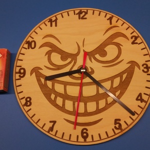 Gonosz mosoly falióra. Gyereknek, felnőttnek, ha szeretik az effajta, groteszk humort. Nappaliba, hálószobába, garázsba. - otthon & életmód - dekoráció - fali és függő dekoráció - falióra & óra - Meska.hu