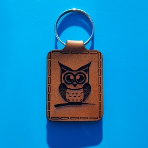 Bagoly mintás bőr hatású kulcstartó. Baglyos kulcsdisz férfinak, gyereknek, fiúnak, könyvmolynak. - Meska.hu