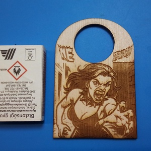 NE ZAVARJ! tábla. Vicces, humoros Netábla, amely zombi támadással fenyehet belépés esetén. Érdemes komolyan (meg)venni!  - esküvő - dekoráció - tábla & jelzés - Meska.hu