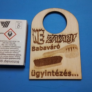 NE ZAVARJ! tábla, kefe mintával. Vicces, humoros szöveggel, sokat sejtető képekkel. - esküvő - dekoráció - tábla & jelzés - Meska.hu