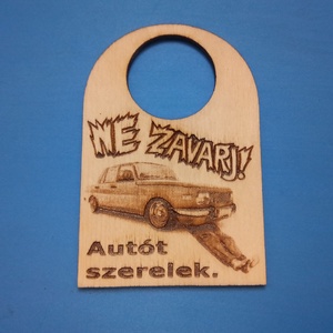 NE ZAVARJ! tábla. Wartburg 353 HH mintával. Vicces, humoros szöveggel, szerelési elfoglaltsággal. Veterán autós ajándék., Esküvő, Dekoráció, Tábla & Jelzés, Gravírozás, pirográfia, MESKA