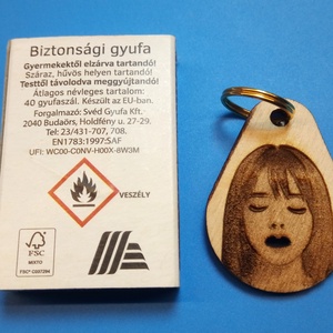 Pajzán kulcstartó. Tátika 1. Kedves női arc, egy kis csavarral. Férfiaknak kiváló ajándék. Persze, célzás nélkül. ;-) - táska & tok - kulcstartó & táskadísz - kulcstartó - Meska.hu