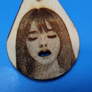 Pajzán kulcstartó. Tátika 1. Kedves női arc, egy kis csavarral. Férfiaknak kiváló ajándék. Persze, célzás nélkül. ;-) - táska & tok - kulcstartó & táskadísz - kulcstartó - Meska.hu