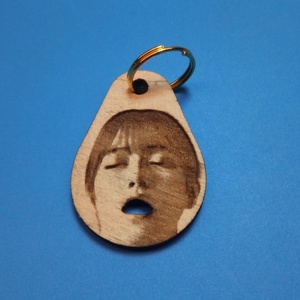 Pajzán kulcstartó. Tátika 3. Kedves női arc, egy kis csavarral. Férfiaknak kiváló ajándék. Persze, célzás nélkül. ;-), Táska & Tok, Kulcstartó & Táskadísz, Kulcstartó, Gravírozás, pirográfia, MESKA