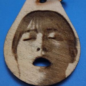 Pajzán kulcstartó. Tátika 3. Kedves női arc, egy kis csavarral. Férfiaknak kiváló ajándék. Persze, célzás nélkül. ;-) - táska & tok - kulcstartó & táskadísz - kulcstartó - Meska.hu