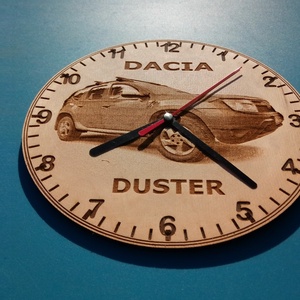 Dacia Duster mintás falióra. Autós quarc óra, daciasnak, férfinak, fiúnak, terepjárósnak ajándékba. Időmérő a garázsba. - otthon & életmód - dekoráció - fali és függő dekoráció - falióra & óra - Meska.hu