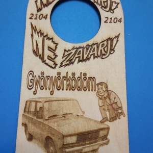 LADA 2104 es mintával, NE ZAVARJ! Netábla. Vicces, humoros ajándék, ladásnak, veteránosnak, zsiguli rajongónak, autósnak, Esküvő, Dekoráció, Tábla & Jelzés, Gravírozás, pirográfia, MESKA