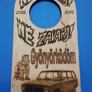 LADA 2102 mintás, NE ZAVARJ! tábla. Vicces, humoros ajándék Netábla, ladásnak, autósnak, veteránosnak, férfinak, fiúnak., Esküvő, Dekoráció, Tábla & Jelzés, Gravírozás, pirográfia, MESKA
