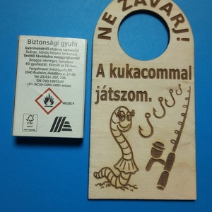 NE ZAVARJ! Netábla Vicces kukaccal, mely a kukaccal játszadozást védi. Horgásznak, pecásnak, fiúnak, férfinak ajándékba. - esküvő - dekoráció - tábla & jelzés - Meska.hu