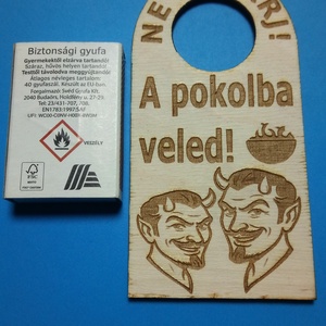 NE ZAVARJ! Pokolba veled! feliratú Netábla. Vicces ördöggel, pokoli humorral, kénköves gravírozással, vidám ajándéknak. - esküvő - dekoráció - tábla & jelzés - Meska.hu