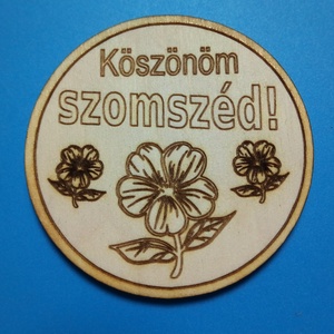 Köszönöm szomszéd! Hűtőmágnes. Köszönet nyilvánítás kedves szomszédúnknak a segítségért, amit adott. Lány verzió., Otthon & Életmód, Konyhafelszerelés, tálalás, Konyhai dekoráció, Hűtőmágnes, Gravírozás, pirográfia, MESKA