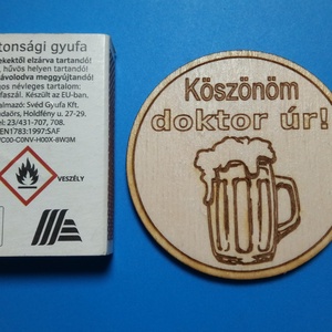 Köszönöm doktor úr! Hűtőmágnes. Szívből jövő köszönet ajándék a kedves dokinak a segítségért.  - otthon & életmód - konyhafelszerelés, tálalás - konyhai dekoráció - hűtőmágnes - Meska.hu