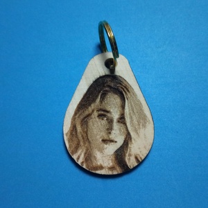 Valentin-napi ajándék. Portré kulcstartó, szerelmed képével egyedileg elkészítve. (A minta női arc is megvásárolható.) 3, Táska & Tok, Kulcstartó & Táskadísz, Kulcstartó, Gravírozás, pirográfia, MESKA