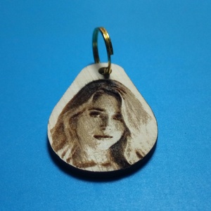 Valentin-napi ajándék. Portré kulcstartó, szerelmed képével egyedileg elkészítve. (A minta női arc is megvásárolható.) 3 - táska & tok - kulcstartó & táskadísz - kulcstartó - Meska.hu