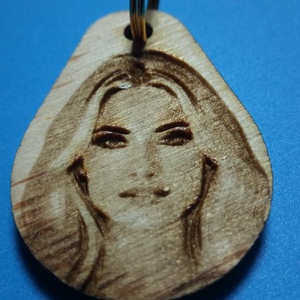 Valentin-napi ajándék. Portré kulcstartó, szerelmed képével egyedileg elkészítve. (A minta női arc is megvásárolható.) 4, Táska & Tok, Kulcstartó & Táskadísz, Kulcstartó, Gravírozás, pirográfia, MESKA