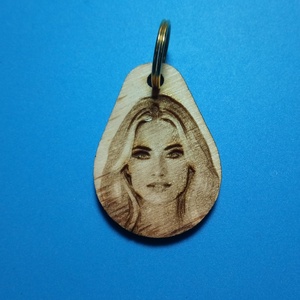 Valentin-napi ajándék. Portré kulcstartó, szerelmed képével egyedileg elkészítve. (A minta női arc is megvásárolható.) 4 - táska & tok - kulcstartó & táskadísz - kulcstartó - Meska.hu