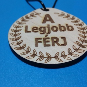 Humoros medál, férjek dícséretével. Egyedi ajándék férjednek, jegyesednek.  A legjobb férj  fából aranyérem., Ékszer, Nyaklánc, Medálos nyaklánc, Gravírozás, pirográfia, MESKA