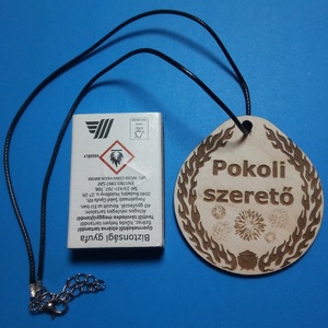 Humoros Valentin-napi medál, párod dícséretével. Egyedi ajándék szerelmednek, párodnak, szeretődnek.  Pokoli szerető - ékszer - nyaklánc - medálos nyaklánc - Meska.hu