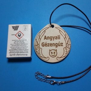 Humoros medál, gyerek dícséretével. Egyedi ajándék gyermeknek, keresztfiúnak, szomszédnak. Angyali Gézengúz - ékszer - nyaklánc - medálos nyaklánc - Meska.hu