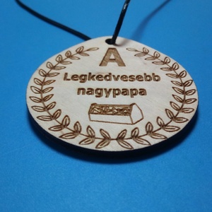 Humoros medál, nagypapa dícséretével. Egyedi nagyszülőköszöntő ajándék nagyapának.  A legkedvesebb nagypapa - Meska.hu