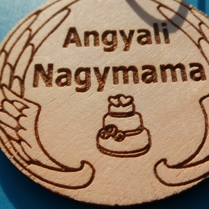 Humoros medál, nagymamák dícséretével. Egyedi, szívből jövő ajándék nagymamának, mamának, nagyinak.  Angyali nagymama  - ékszer - nyaklánc - medálos nyaklánc - Meska.hu