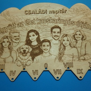 Családi öröknaptár, új funkciókkal. Fedezd fel! Rajzos változat. Ajándék évfordulóra, ünnepre szülőknek, családtagoknak. - otthon & életmód - dekoráció - fali és függő dekoráció - falinaptár & öröknaptár - Meska.hu
