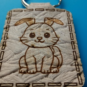 Húsvéti nyuszis kulcstartó. Műbőr alap, cuki, gravírozott nyuszi minta gyereknek. - táska & tok - kulcstartó & táskadísz - kulcstartó - Meska.hu