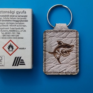 Cápa kulcstartó műbőr alappal. Félelmetes kulcsőrző a zsebdben. - táska & tok - kulcstartó & táskadísz - kulcstartó - Meska.hu