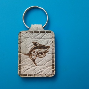 Cápa kulcstartó műbőr alappal. Félelmetes kulcsőrző a zsebdben. - táska & tok - kulcstartó & táskadísz - kulcstartó - Meska.hu