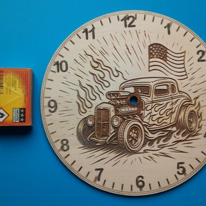 Húsvétra, ajándékba: HOT ROD mintás falióra. USA autó rajongónak, veteránosnak., Otthon & Életmód, Dekoráció, Fali és függő dekoráció, Falióra & óra, Gravírozás, pirográfia, MESKA