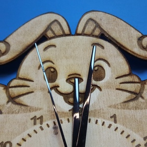 Húsvétra, húsvéti nyuszi falióra gyermeknek, gyerek szobába. - otthon & életmód - dekoráció - fali és függő dekoráció - falióra & óra - Meska.hu