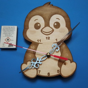 Pingvin falióra húsvétra, gyerkeszobába. Fiúnak, lánynak egyaránt szuper ajándék óra., Otthon & Életmód, Dekoráció, Fali és függő dekoráció, Falióra & óra, Gravírozás, pirográfia, MESKA