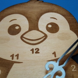 Pingvin falióra húsvétra, gyerkeszobába. Fiúnak, lánynak egyaránt szuper ajándék óra. - otthon & életmód - dekoráció - fali és függő dekoráció - falióra & óra - Meska.hu