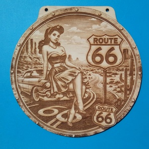 USA vastábla hangulatú gravírozott tábla, falikép, garázsba, nappaliba, műhelybe. ROUTE 66 csaj az autón - otthon & életmód - dekoráció - kép & falikép - fából készült kép - Meska.hu