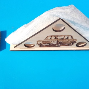 LADA 2106 mintás, gravírozott, nyírfa szalvétatartó. Ajándék asztalra, garázsba, autóstalálira, veteránosnak, ladásnak. - Meska.hu
