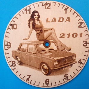 LADA 2101 mintás falióra, csajszival. Retró hangulatú kidolgozás. Ladás óra. - Meska.hu